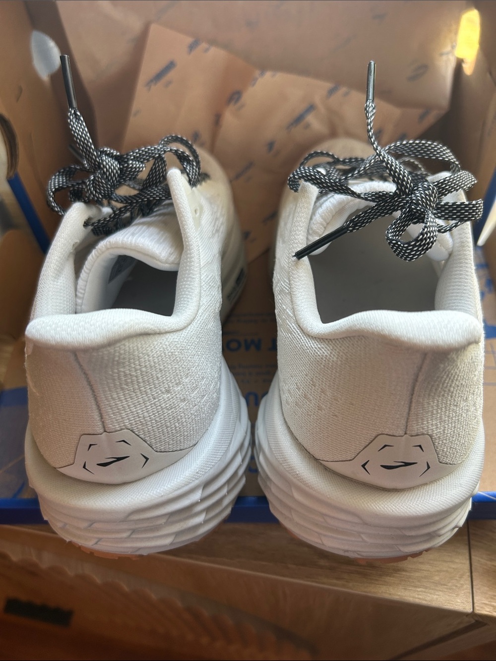 Brooks Launch 11 Running Shoes - White with Gum Sole - Picture 5 of 10